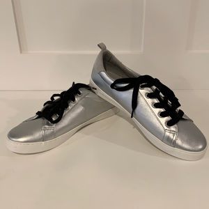 New Gap Metallic Sneakers size 8